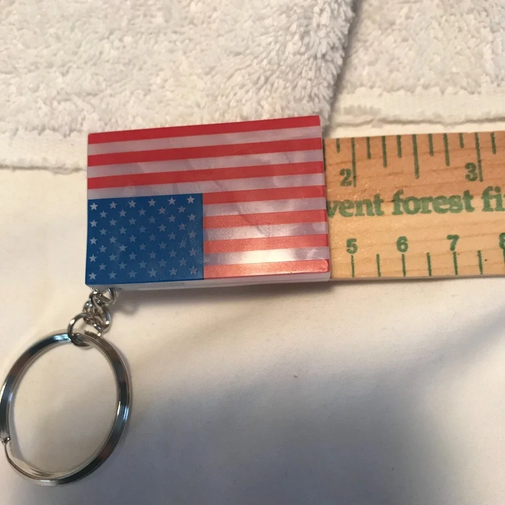Vintage‎ Avon Gift Collection U.S. Flag Light Up Key Chain